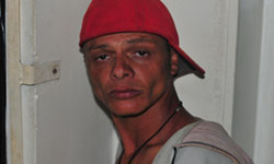 Pai é preso sob suspeita de espancar filho com colher de pedreiro