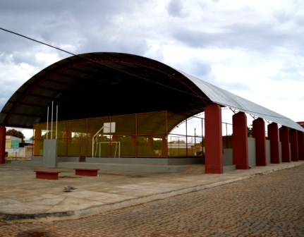 Caetité: Prefeitura entrega nesta sexta-feira mais uma quadra poliesportiva.