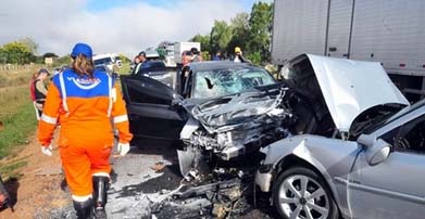 Três pessoas morrem em acidente na Rio-Bahia (BR-116)