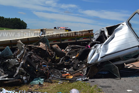 Colisão entre carro e caminhão deixa três mortos na BR 020, na altura do Rosário