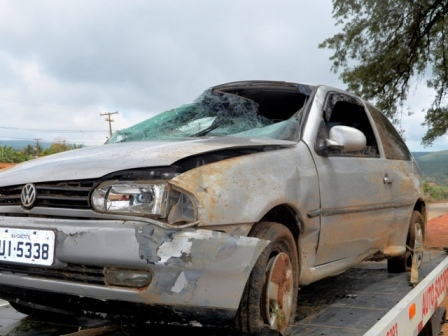 Caetité: Acidente deixa três pessoas feridas. Criança de três anos sai ilesa.