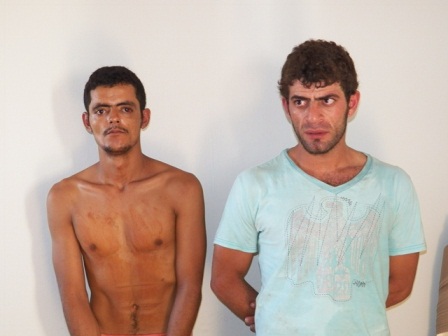 Caetité: Polícia Militar prende dois homens em flagrante por tráfico de drogas. 