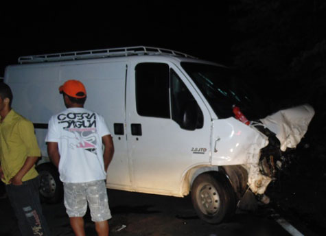 Van de Brumado se envolve em grave acidente em Janaúba