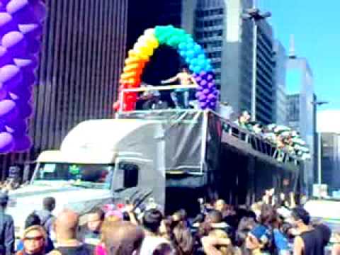 Governo da Bahia gasta R$ 120 mil para ter trio elétrico na Parada Gay de SP