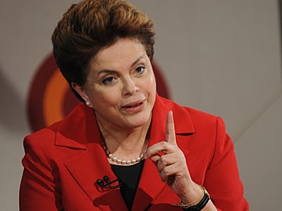 Aprovação de Dilma cai de 57% para 30%, diz Datafolha