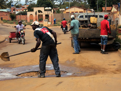 Caetité: Prefeitura intensifica operação de recuperação das ruas da cidade