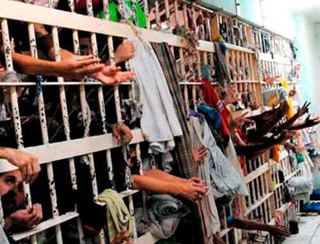 Dezessete presos escapam da Delegacia de Bom Jesus da Lapa