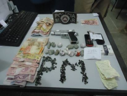 Policia Militar de Riacho de Santana faz grande apreensão de drogas.