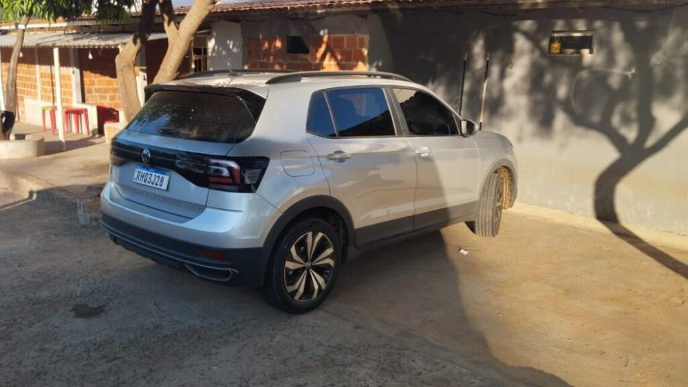 Polícia Militar apreende carro suspeito de clonagem em Urandi