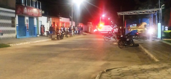 Região: Casal morre após ataque a tiros em praça