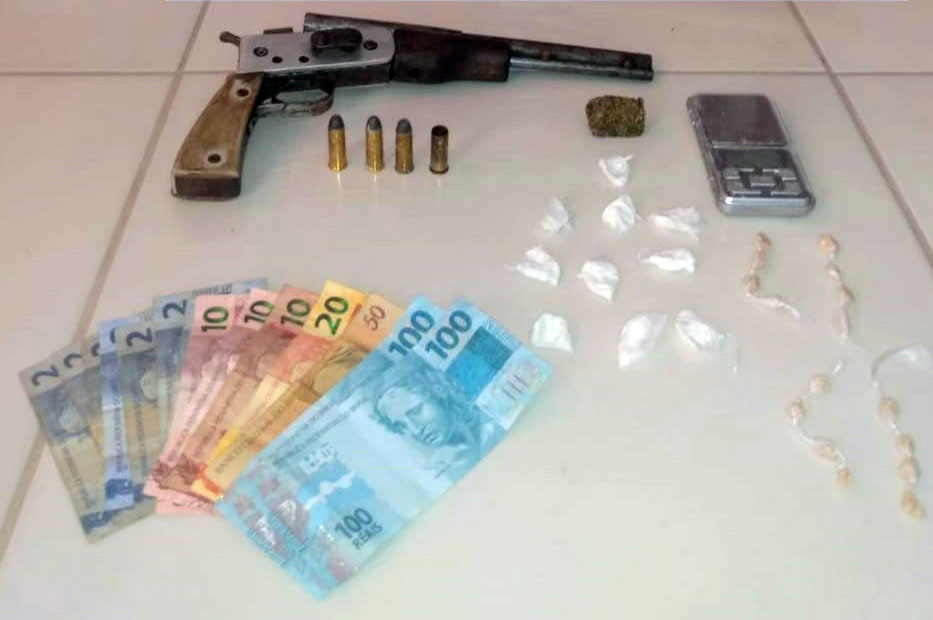 Homem suspeito de assaltos e tráfico de drogas morre em confronto com a polícia, em Pindaí