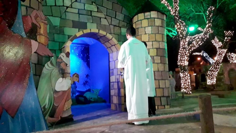 Governo de Guanambi entrega ornamentação natalina à população