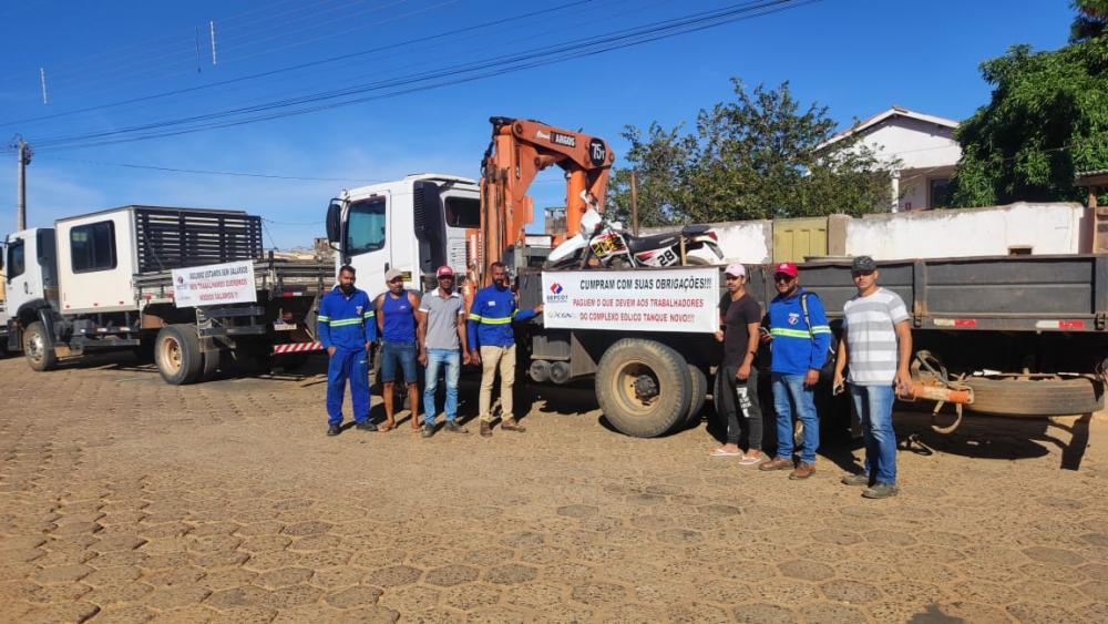 Trabalhadores e fornecedores bloqueiam garagem da Sepco1 em Igaporã por conta de atrasos em pagamentos