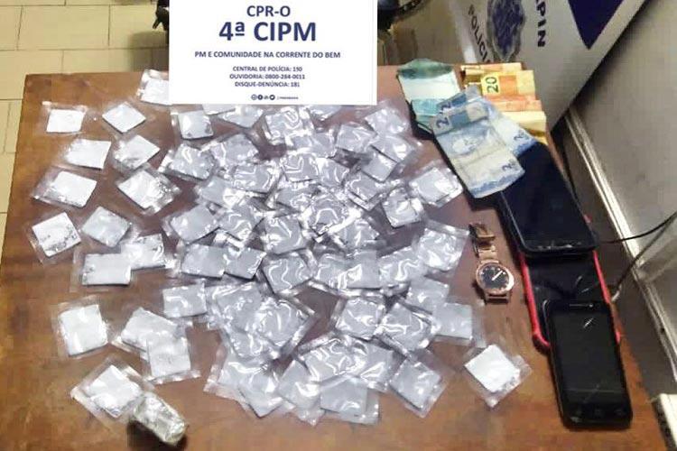 Mulheres são presas após pagarem mototáxi para transportar drogas para dentro da delegacia de Macaúbas 