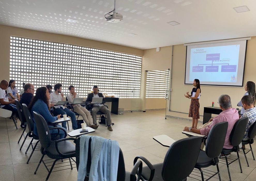 Central de Associações de Caetité recebe Agência Francesa de Desenvolvimento