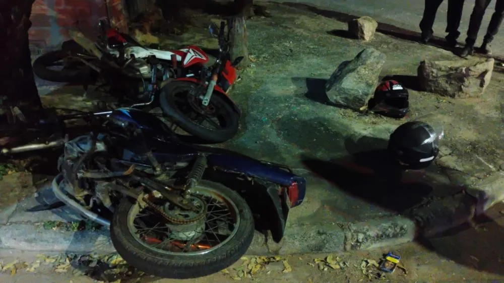 Colisão entre motos deixa três pessoas feridas em Guanambi