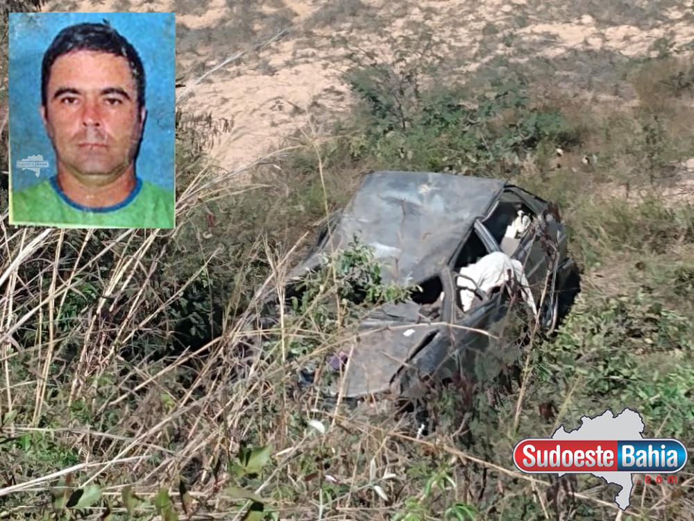 Mototaxista guanambiense morre após carro sair da pista e capotar na BR-430, em Igaporã