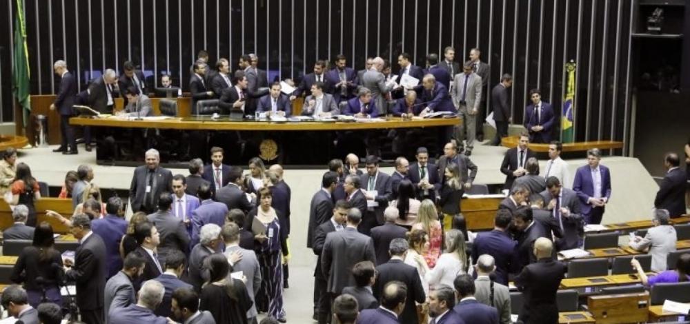 Câmara aprova projeto que altera regras para partidos e eleições