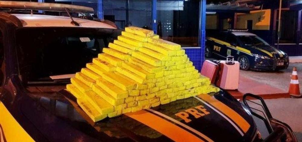 Mulher é presa por transportar 100 kg de maconha no sudoeste da Bahia