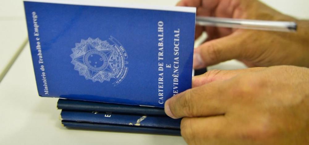 IBGE: Desemprego diminui 11,2% em novembro, mas chega a 11,9 milhões