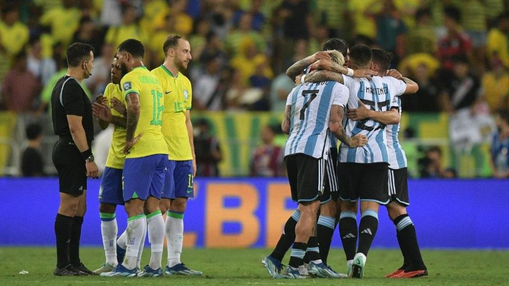 Após confusão no início do jogo, Brasil perde de 1 a 0 para Argentina no Maracanã