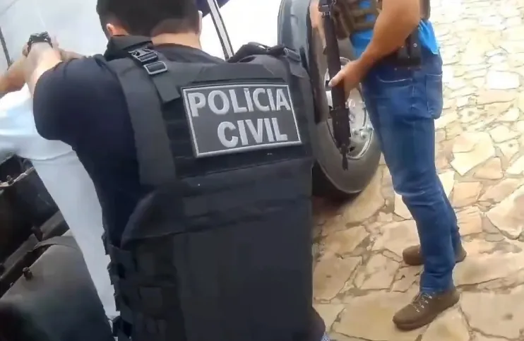 Região: Professor é preso por suspeita de crimes sexuais contra alunas