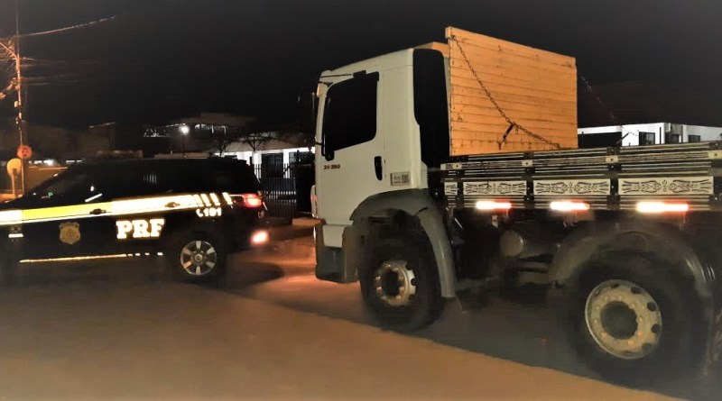 Caminhão roubado em Barreiras é localizado pela PRF na BR 116 em Vitória da Conquista