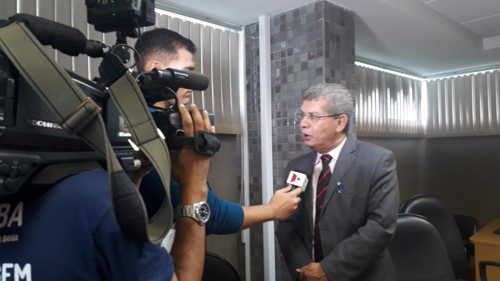 "Presidente fofoca sobre mulher dos outros e deixa país sem rumo", diz Zé Raimundo 
