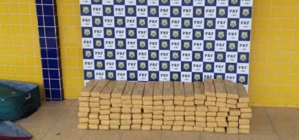 Bahia: Casal que transportava 100 kg de maconha é preso na BR-116