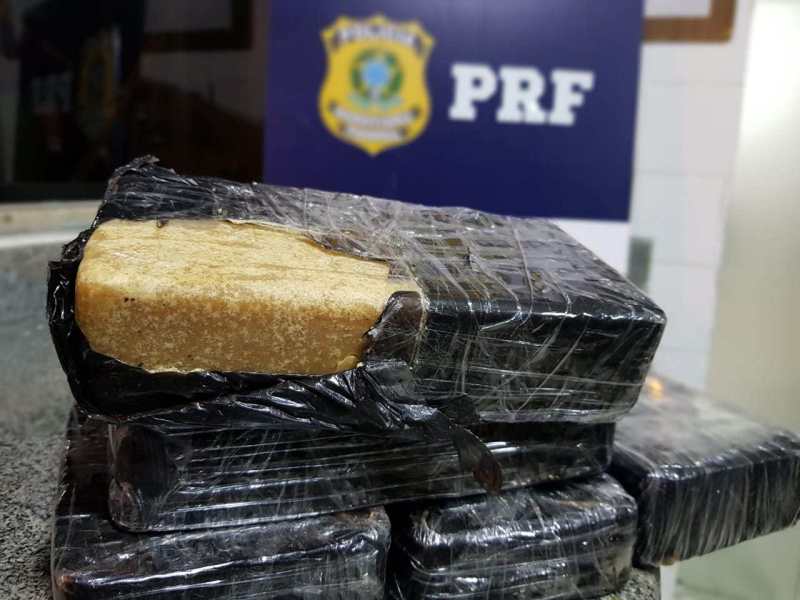 PRF em Jequié apreende crack em ônibus interestadual na BR-116
