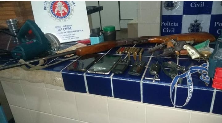 Polícia prende dupla responsável por roubar motocicleta na cidade de Aracatu 