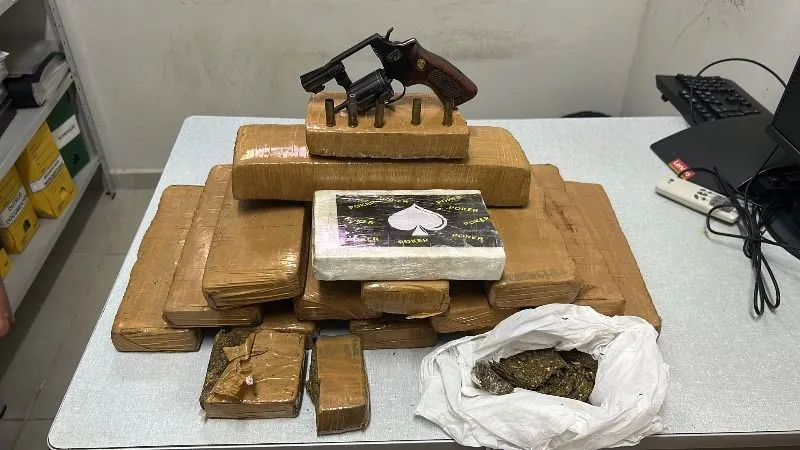 PM apreende mais de 14 kg de drogas após confronto que deixou suspeito morto em Cândido Sales
