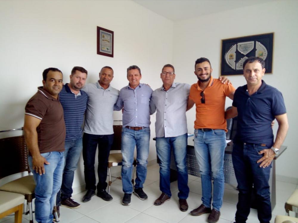 Deputado Charles Fernandes se reúne com lideranças de Guajeru