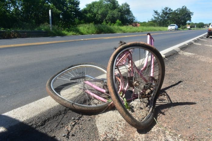 Oliveira dos Brejinhos: Menino de 10 anos morre ao ser atropelado por caminhonete na BR-242; motorista fugiu