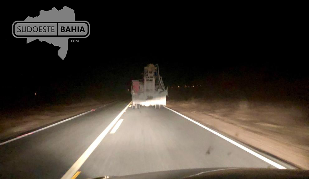Palmas de Monte Alto: Leitor do Sudoeste Bahia flagra caminhão sem sinalização reflexiva traseira na BR-030