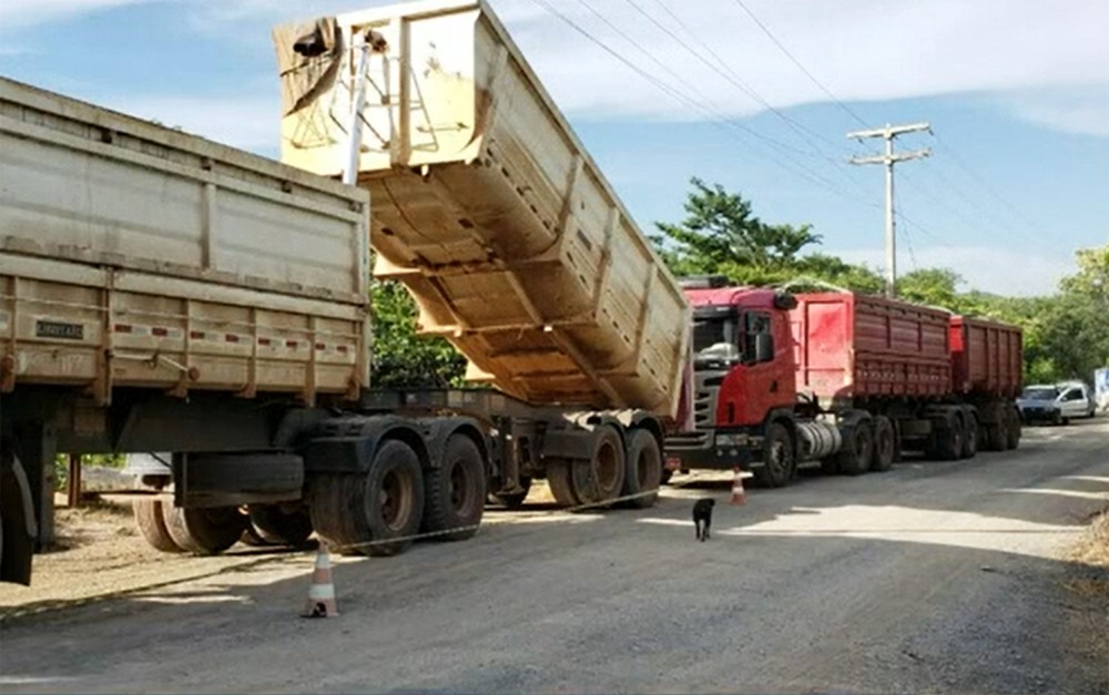 Bahia: Motorista de caçamba morre após sofrer descarga elétrica; ele limpava veículo quando basculante encostou em fio