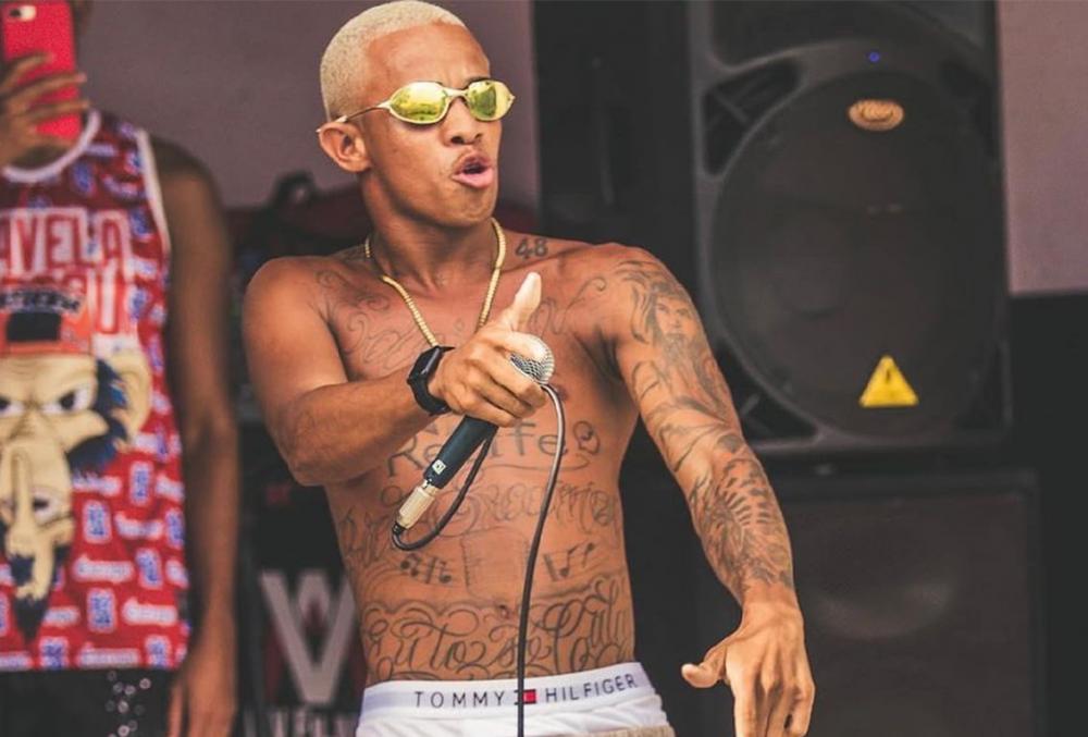 Cantor MC Biel Xcamoso morre em acidente de carro