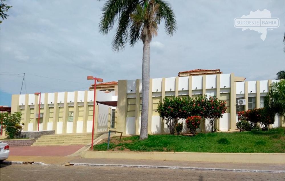 Prefeitura de Carinhanha suspende aulas devido à onda de calor