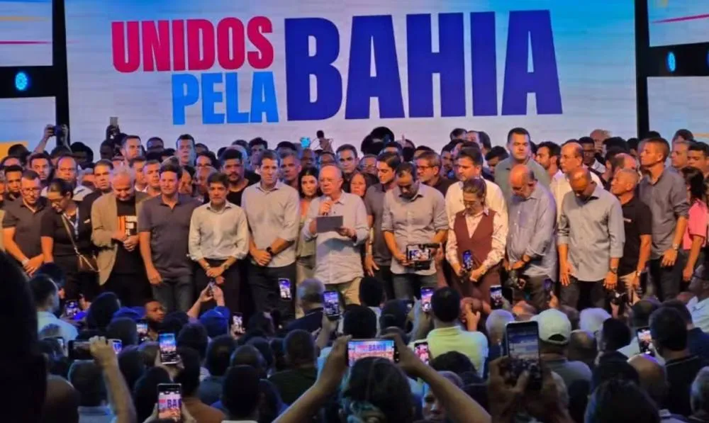 ACM Neto oficializa chapa durante evento em Feira de Santana