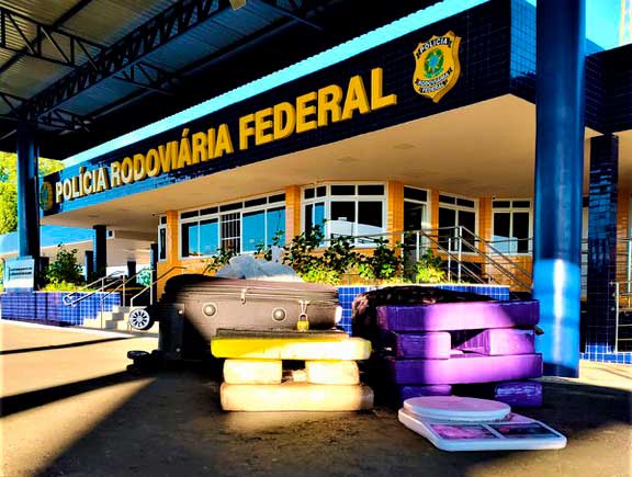 Região: Jovem é preso com 11 kg de maconha em ônibus de turismo 