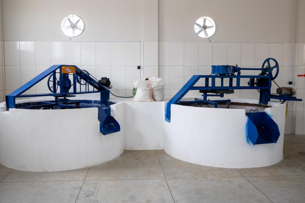 Quilombolas de Palmas de Monte Alto comemoram produção de nova casa de farinha