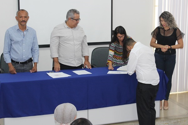 Inclusão: Uesb forma pedagogo surdo