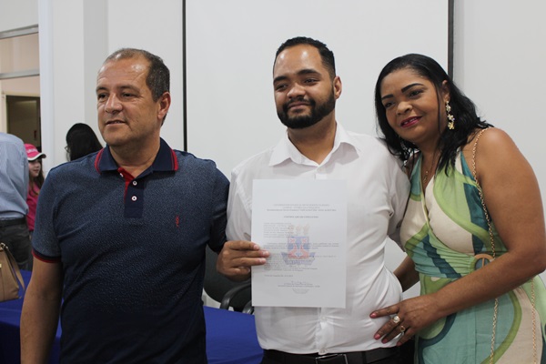 Inclusão: Uesb forma pedagogo surdo