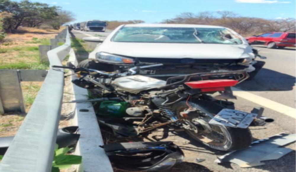 Motociclista morre após batida com carro na BR-122, em Candiba 