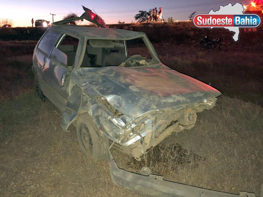 Guanambi: Homem fica ferido após perder controle da direção e capotar carro na BR-030