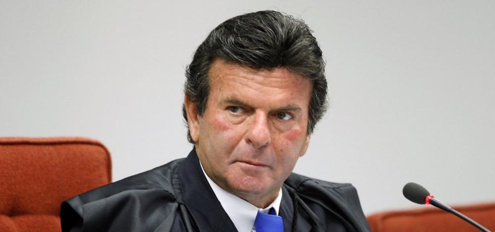 'Político não pode forçar situação para se tornar candidato sub judice', diz Fux