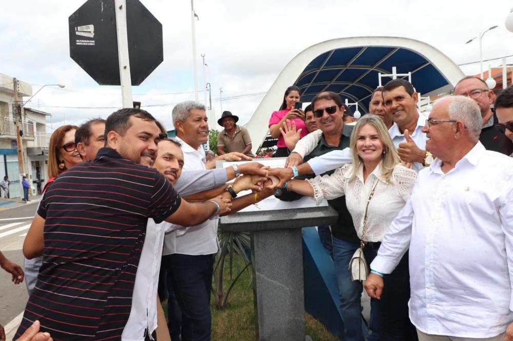 Ivana, Jerônimo e Beto de Preto Neto entregam grandes investimentos para Malhada de Pedras