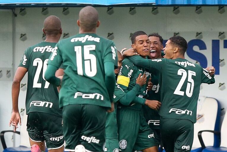 Palmeiras goleia Santos e conquista inédito título da Copinha