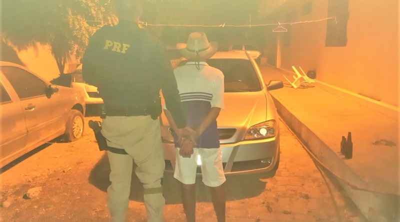Ibotirama: PRF recupera veículo furtado no estado de São Paulo e prende motorista por uso de documento falso e receptação