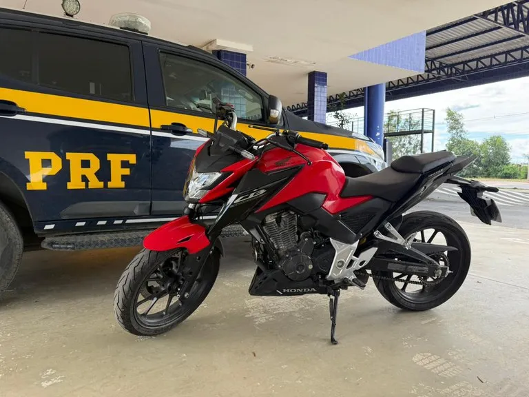 Moto com registro de furto é apreendida na BR-116